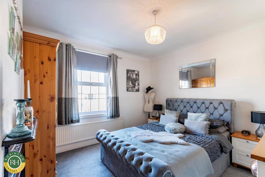 3 bedroom terraced house for sale in Westgate, Tickhill, Doncaster, DN11