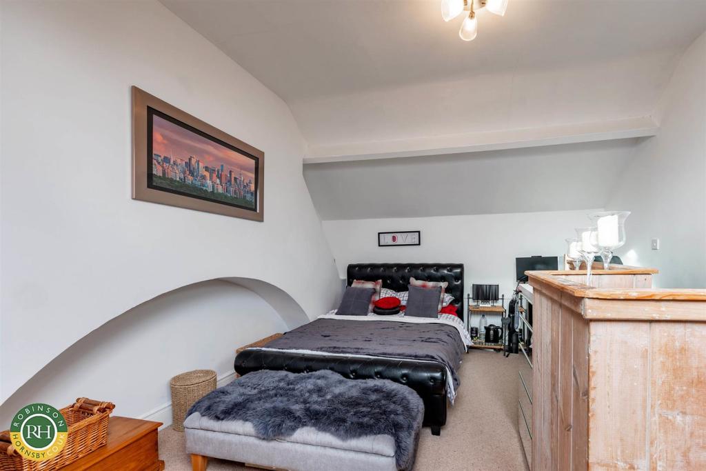 3 bedroom terraced house for sale in Westgate, Tickhill, Doncaster, DN11