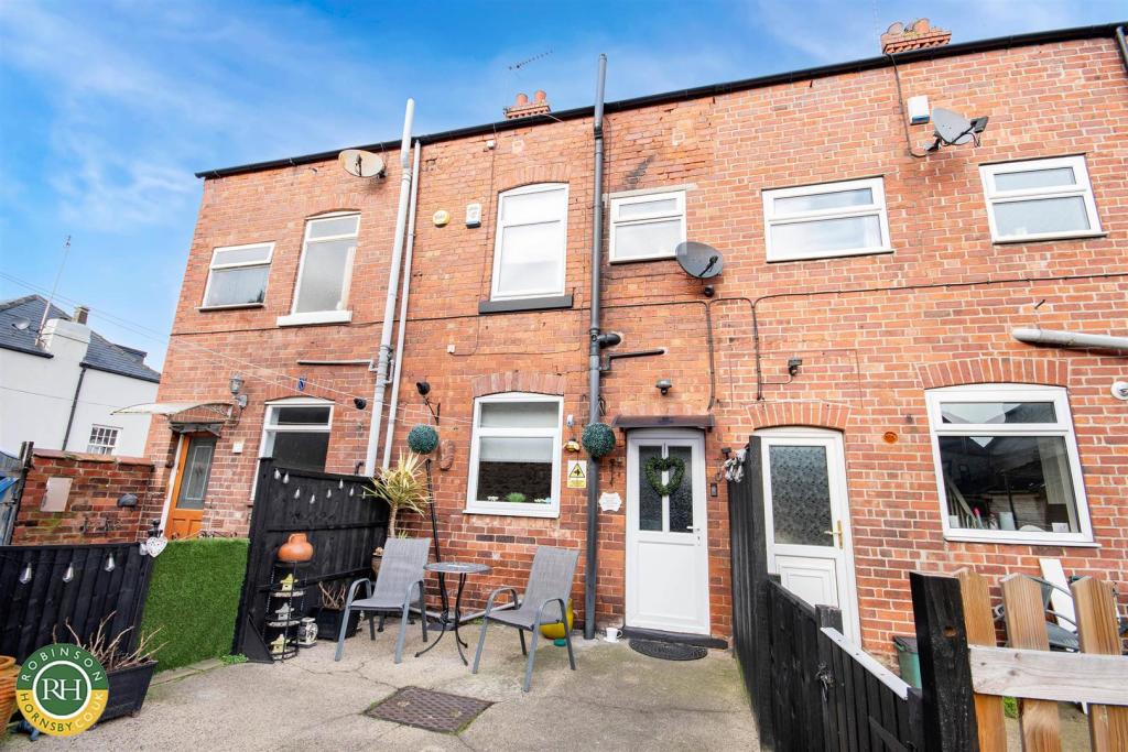 3 bedroom terraced house for sale in Westgate, Tickhill, Doncaster, DN11