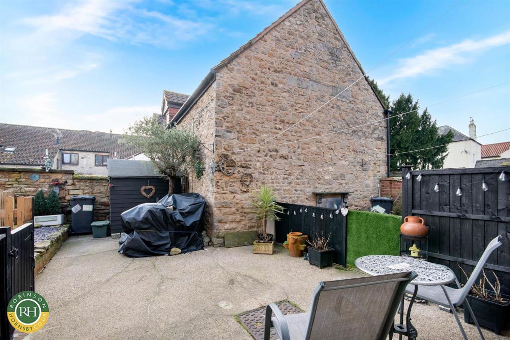 3 bedroom terraced house for sale in Westgate, Tickhill, Doncaster, DN11