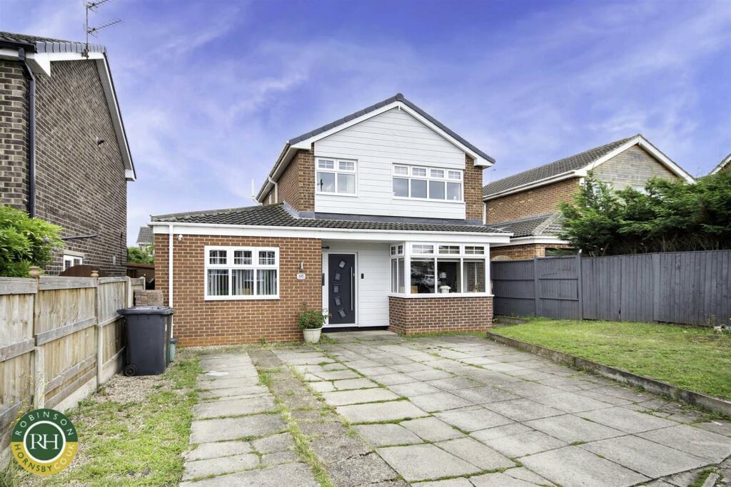 4 bedroom detached house for sale in Tatenhill Gardens, Cantley