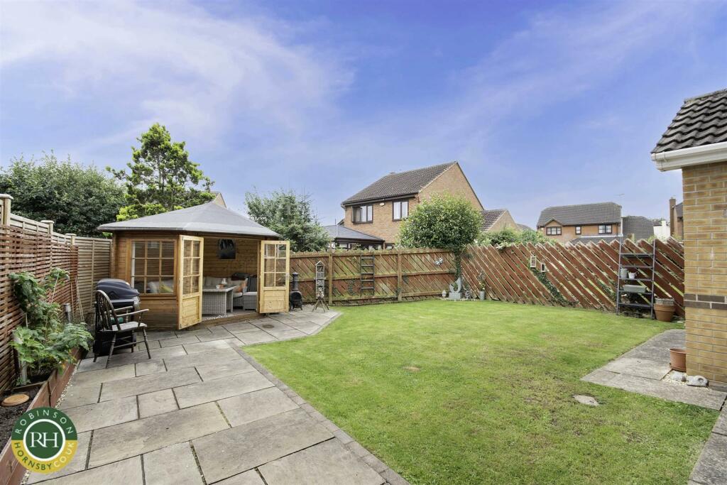 4 bedroom detached house for sale in Millstream Close, Sprotbrough