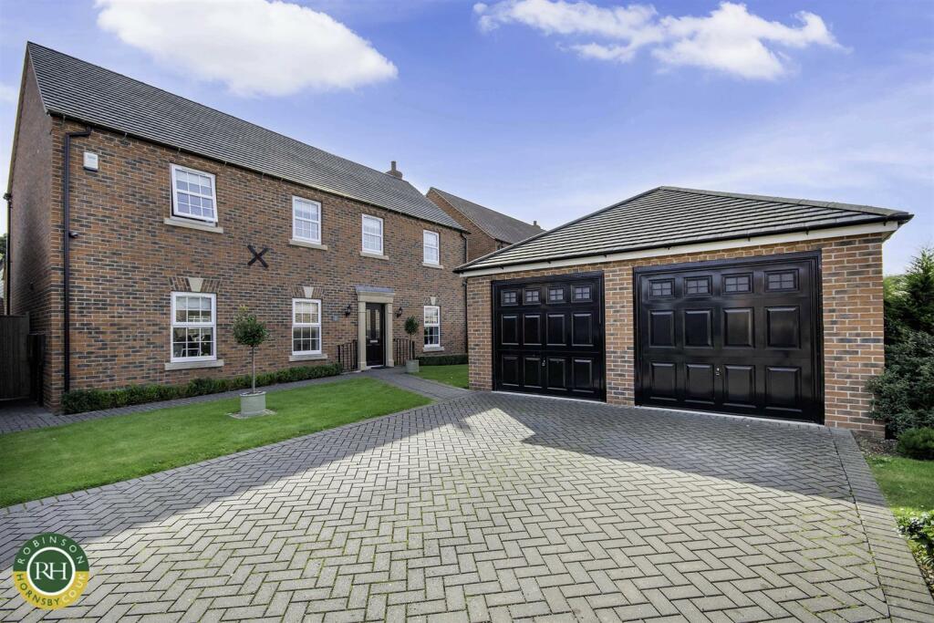 4 bedroom house for sale in St. Oswalds Drive, Finningley, Doncaster, DN9