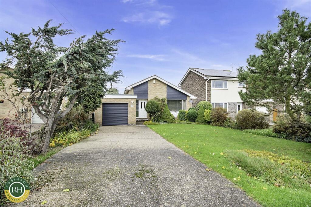 3 bedroom detached bungalow for sale in Saffron Crescent, Tickhill