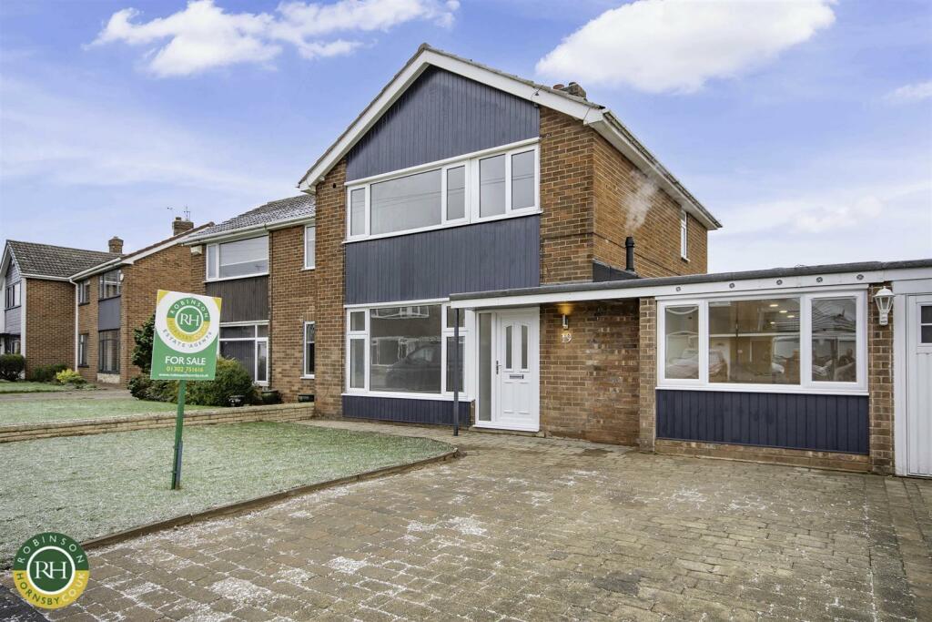 4 bedroom semidetached house for sale in Meadow Drive, Tickhill