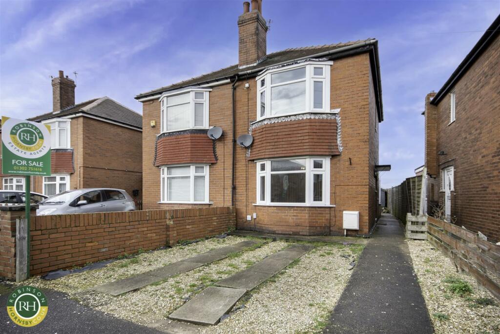 2 bedroom semidetached house for sale in Masefield Road, Wheatley