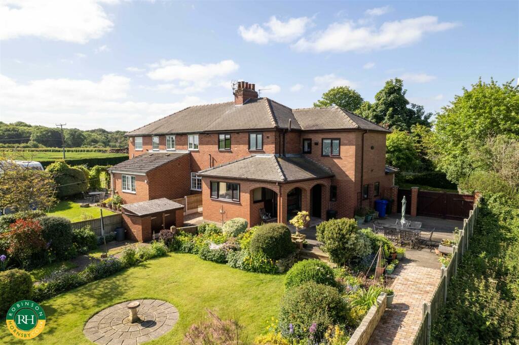 3 bedroom house for sale in Clifton Hill, Conisbrough, Doncaster, DN12