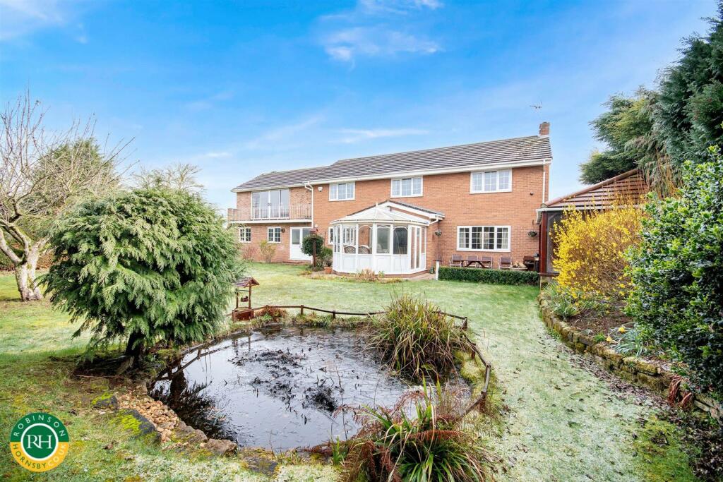 4 bedroom detached house for sale in Alderson Drive, Tickhill