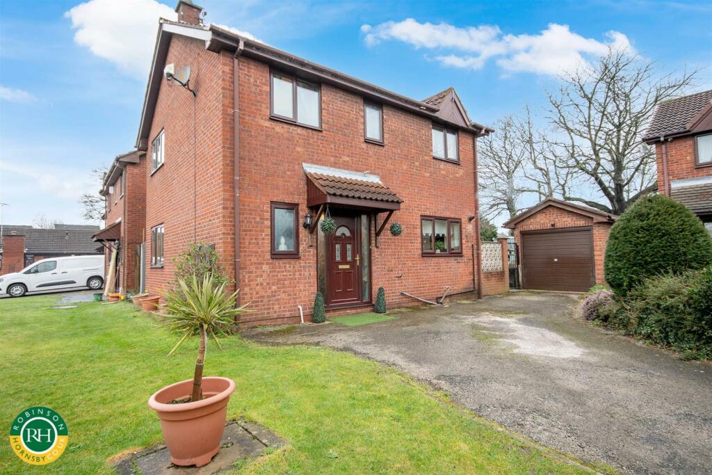 4 bedroom detached house for sale in Apostle Close, Warmsworth, Doncaster, DN4