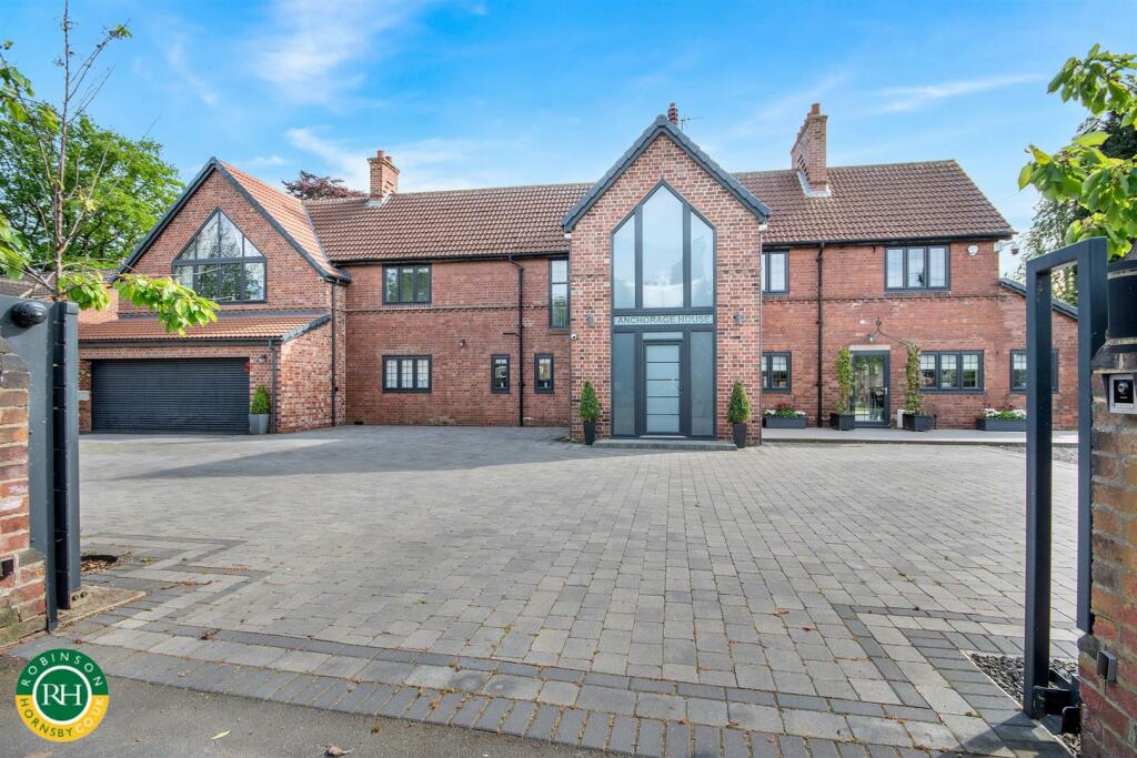 5 bedroom detached house for sale in Anchorage Lane, Sprotbrough