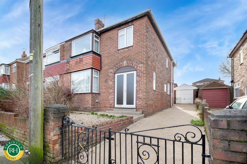 3 bedroom semidetached house for sale in Greenleafe Avenue, Wheatley