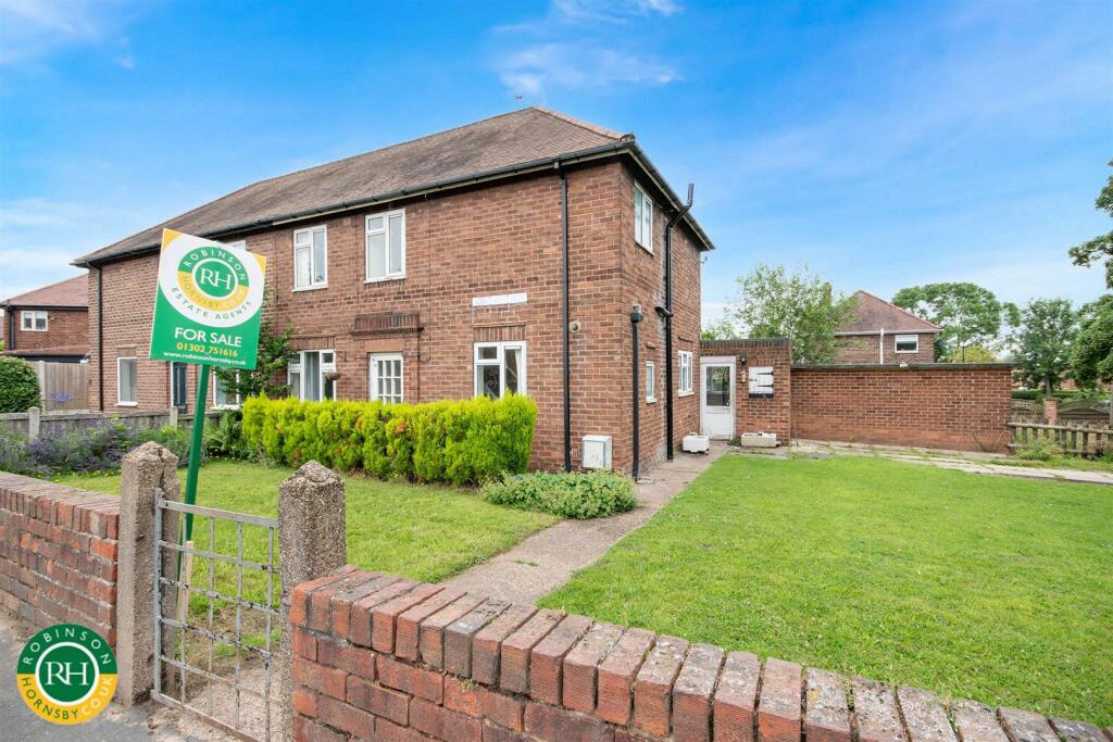 3 bedroom semidetached house for sale in Crown Road, Tickhill