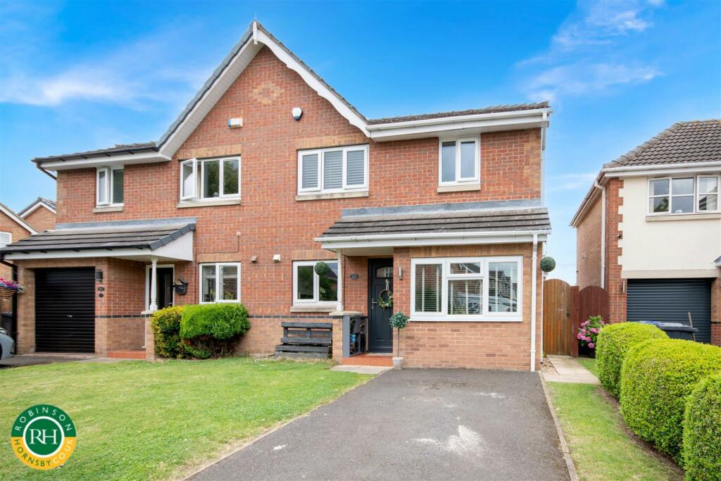3 bedroom semidetached house for sale in Fiddlers Drive, Armthorpe
