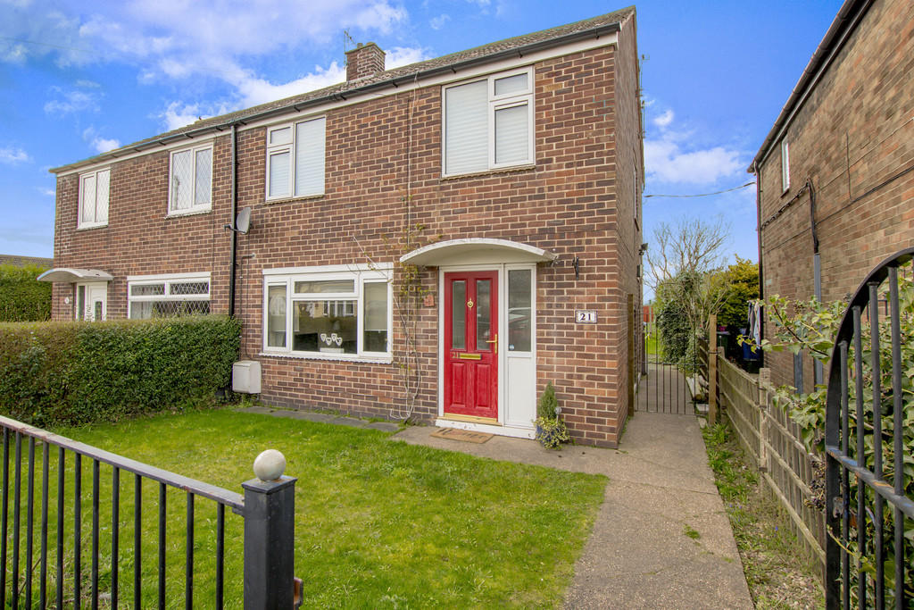 3 bedroom semidetached house for sale in Lindley Road, Finningley