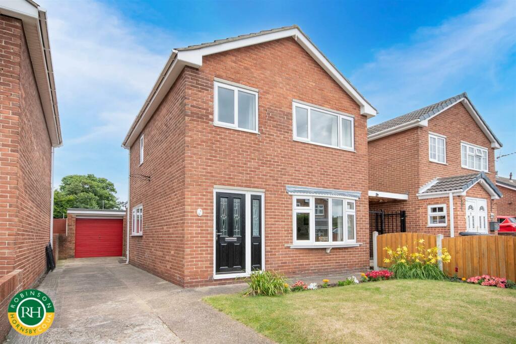 3 bedroom detached house for sale in Kestrel Drive, Rossington, Doncaster, DN11