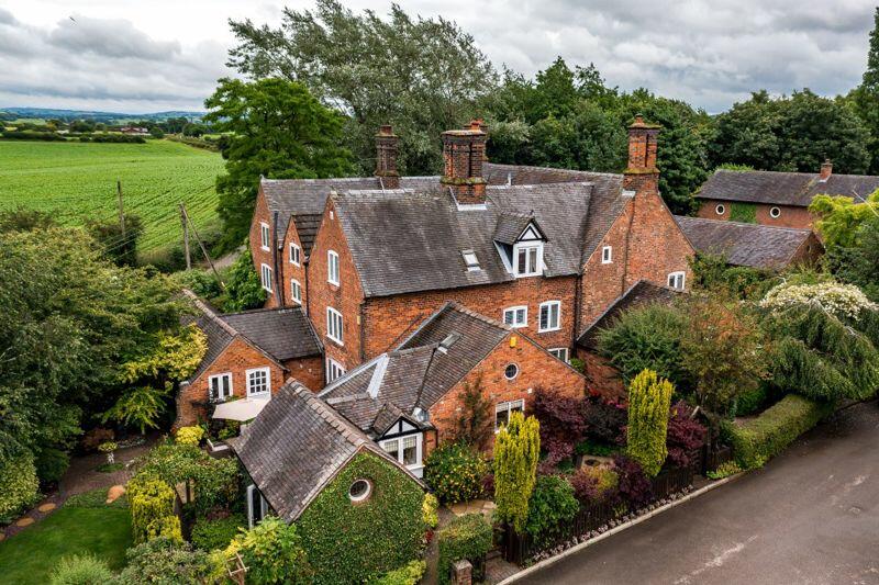 6 bedroom character property for sale in Bridge House, Bridgemere Mews