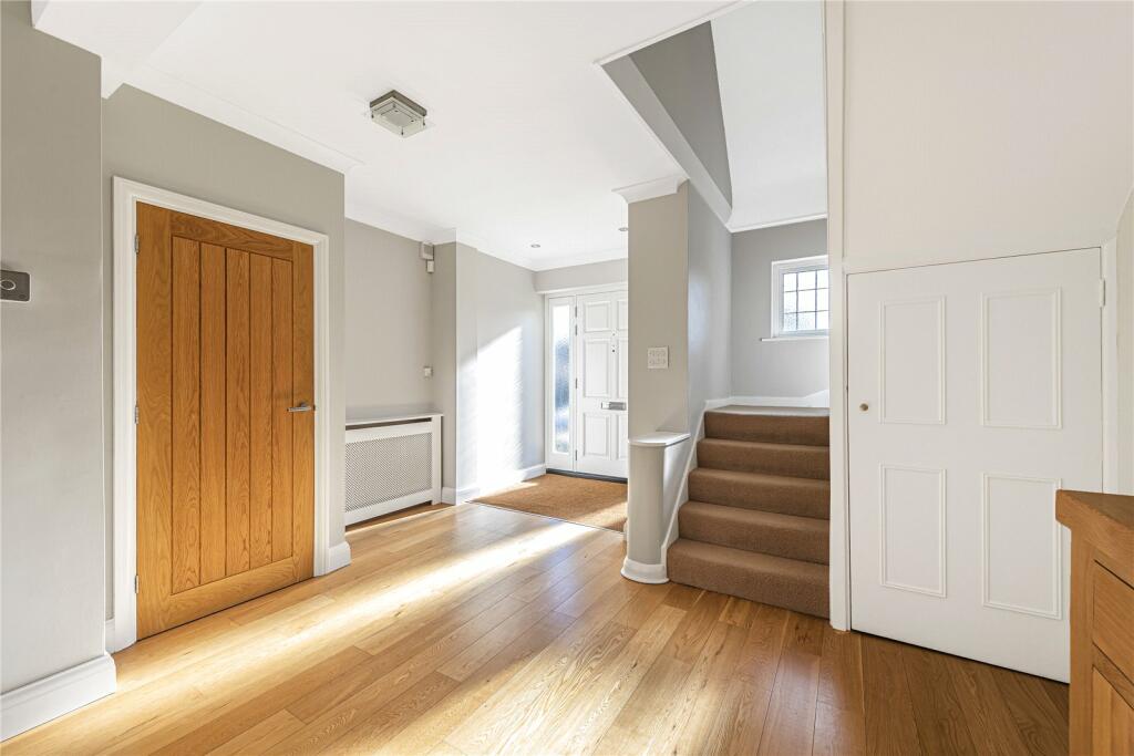 Additional property image - Calder Avenue, Brookmans Park, Hertfordshire, AL9