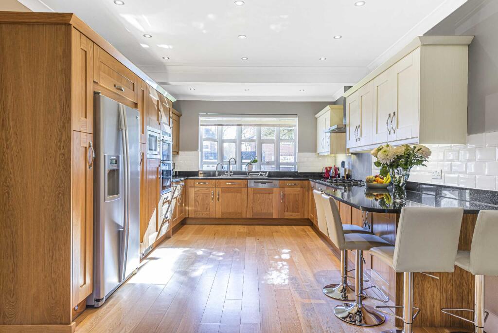 Additional property image - Calder Avenue, Brookmans Park, Hertfordshire, AL9