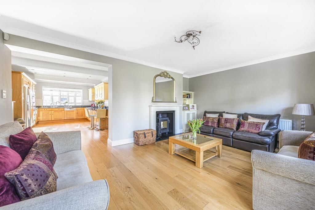 Additional property image - Calder Avenue, Brookmans Park, Hertfordshire, AL9