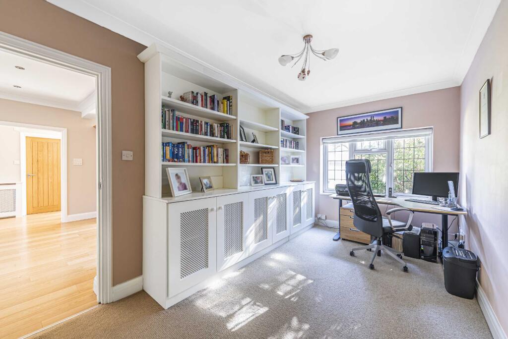 Additional property image - Calder Avenue, Brookmans Park, Hertfordshire, AL9