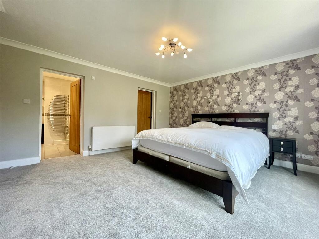 Additional property image - Calder Avenue, Brookmans Park, Hertfordshire, AL9