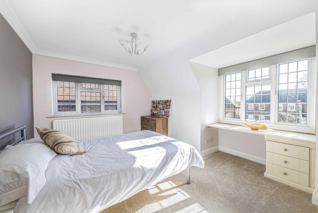 Additional property image - Calder Avenue, Brookmans Park, Hertfordshire, AL9