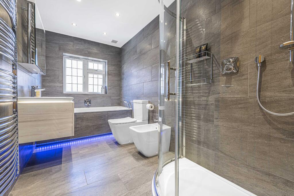 Additional property image - Calder Avenue, Brookmans Park, Hertfordshire, AL9
