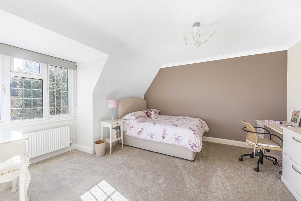 Additional property image - Calder Avenue, Brookmans Park, Hertfordshire, AL9