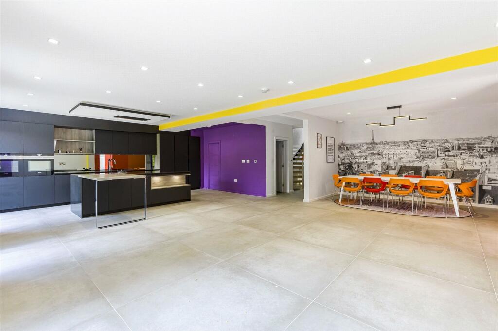 Additional property image - Great North Road, Brookmans Park, Hertfordshire, AL9