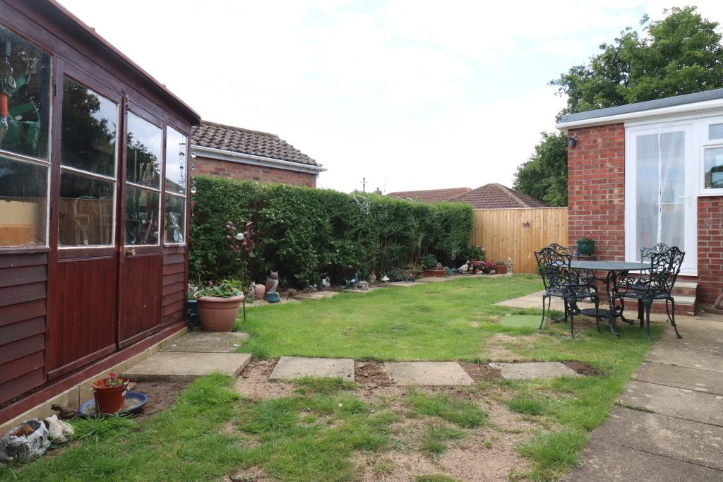 2 bedroom detached bungalow for sale in Wharfedale, Filey YO14 0DP, YO14