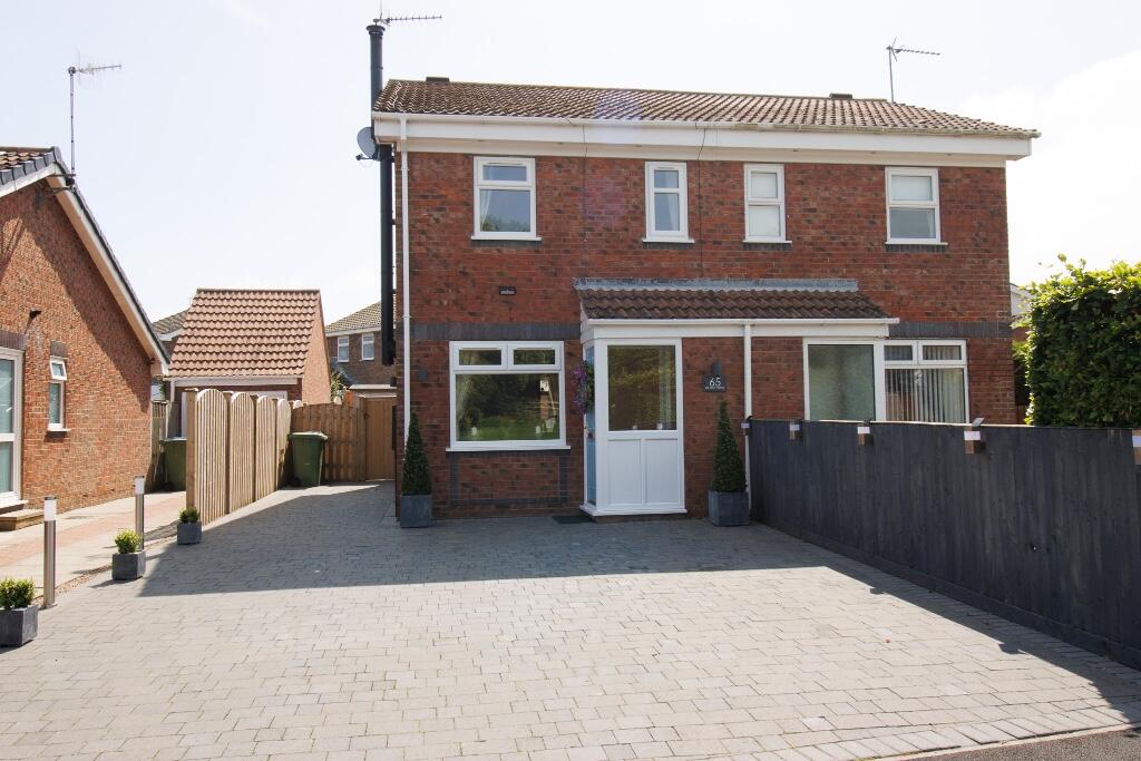 2 bedroom semidetached house for sale in Fir Tree Drive, Filey, North Yorkshire, YO14