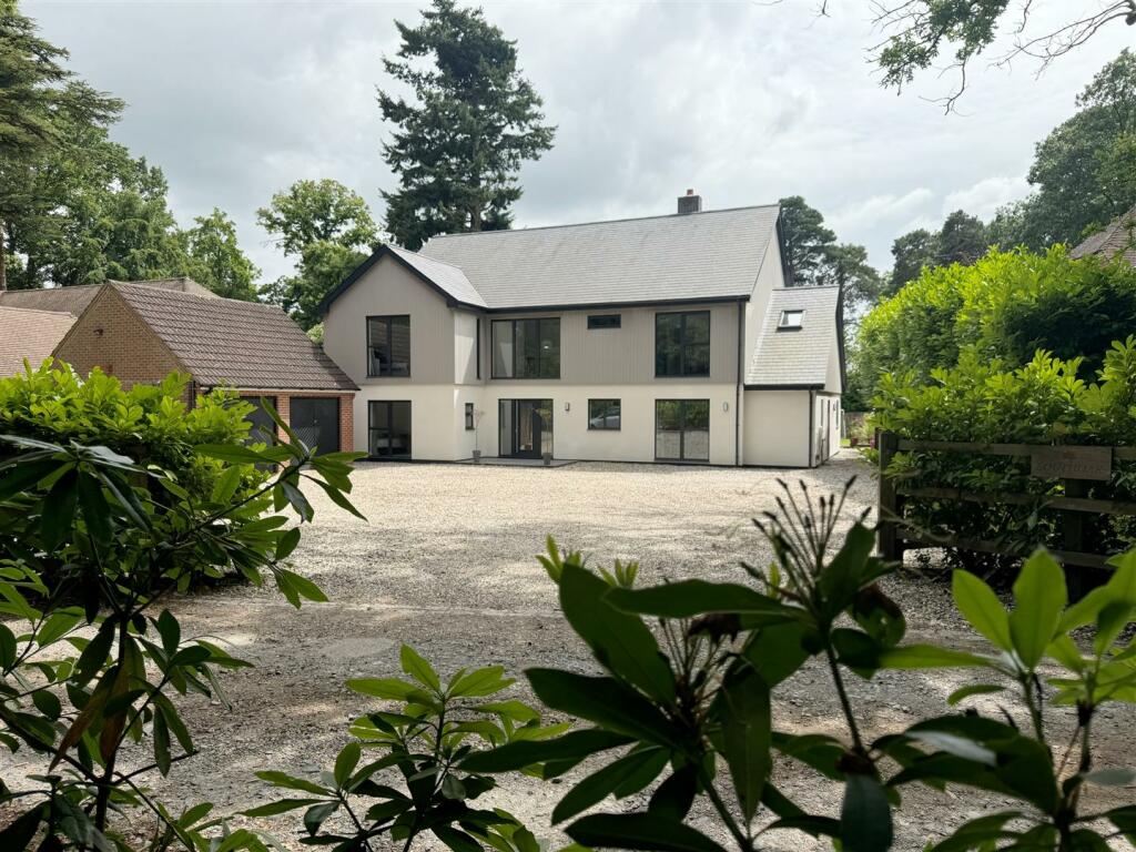 6 bedroom detached house for sale in Tile Barn, Woolton Hill, RG20