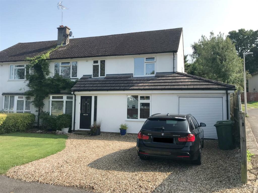 5 bedroom semidetached house for sale in Valley Road, Newbury, RG14