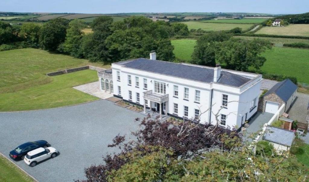 8 bedroom manor house for sale in Portfield Gate, Haverfordwest