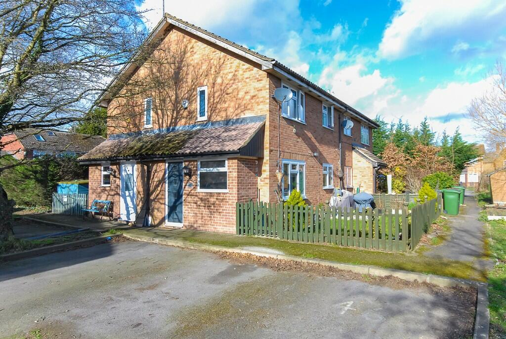 1 bedroom semidetached house for sale in Colnbrook, SL3