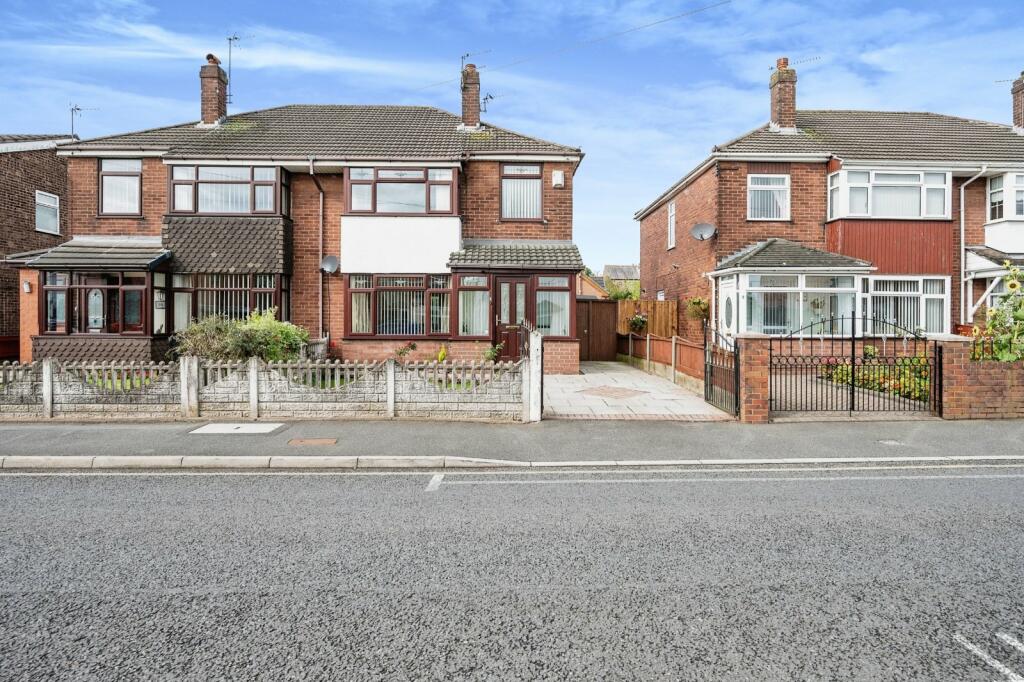 3 bedroom semidetached house for sale in Holt Lane, Rainhill, Prescot