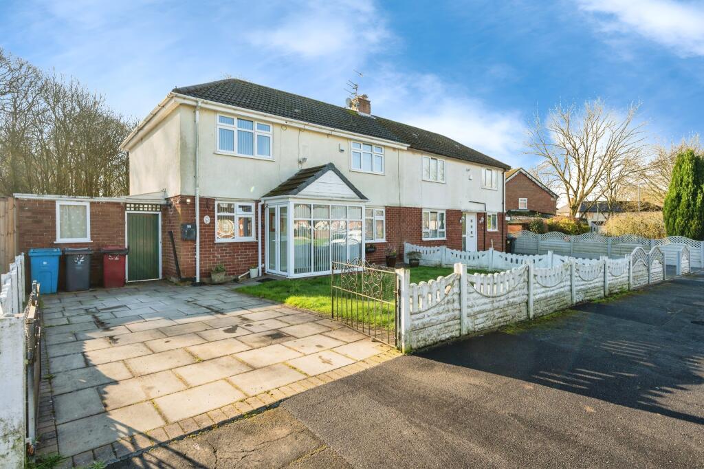 4 bedroom semidetached house for sale in Frederick Lunt Avenue