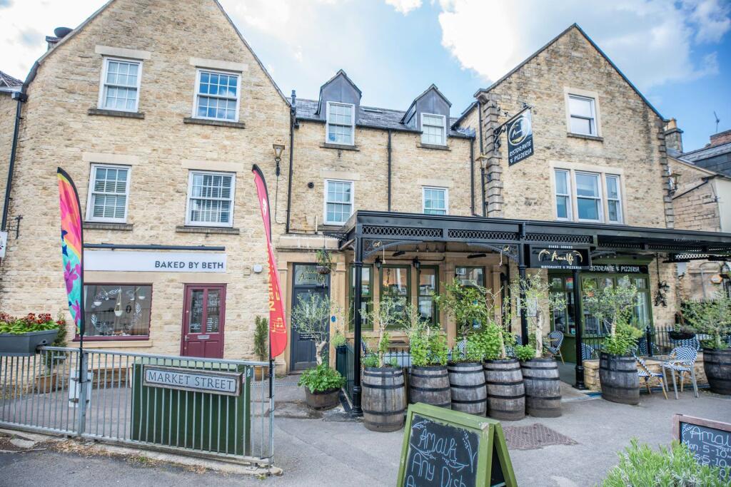 Commercial property for rent in Palazzo Amalfi, Market Street