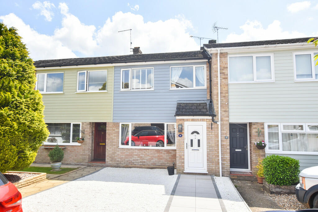 3 bedroom terraced house for sale in The Paddocks, High Roding, CM6