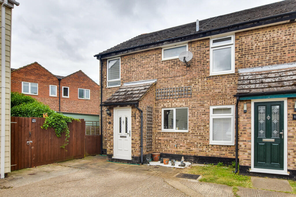 3 bedroom semidetached house for sale in Oziers, Elsenham, CM22