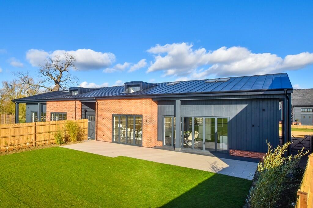 4 bedroom detached house for sale in The Broadway, Great Dunmow, CM6