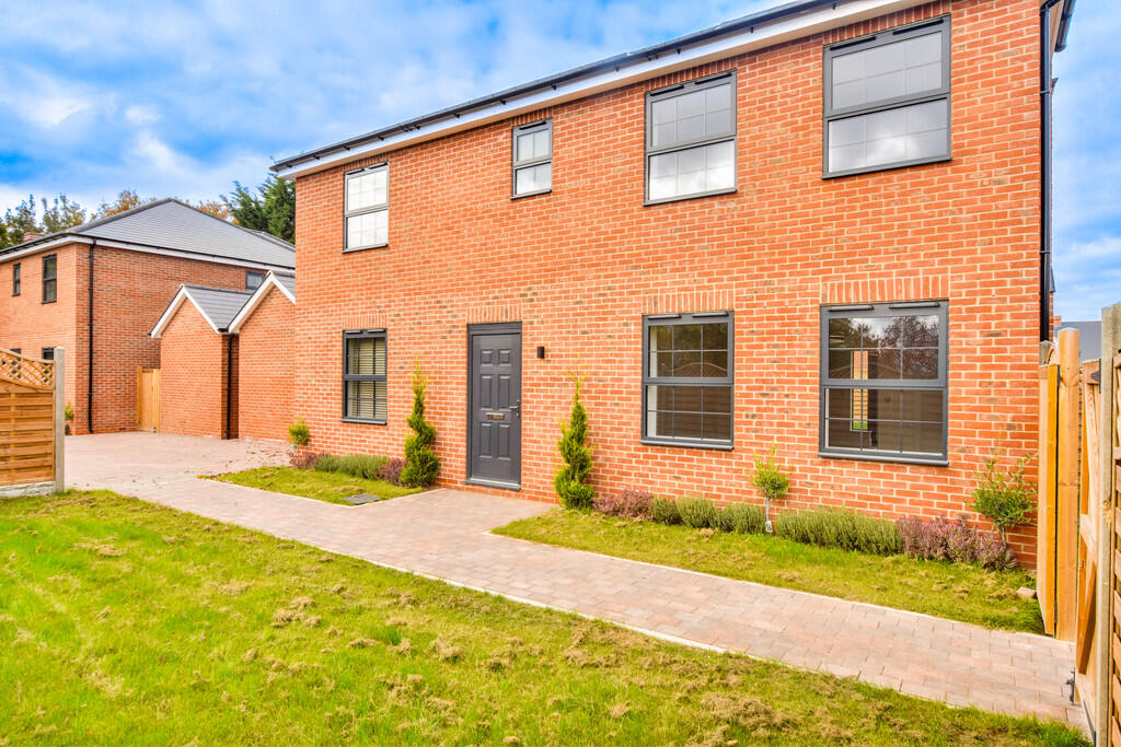 Main image of property: Sabre Close, Stebbing Green