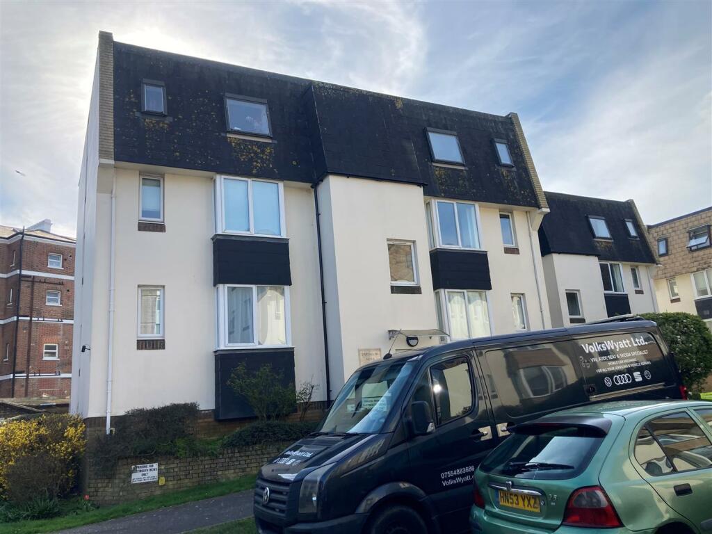 2 bedroom flat for sale in Cecil Place, Southsea, PO5
