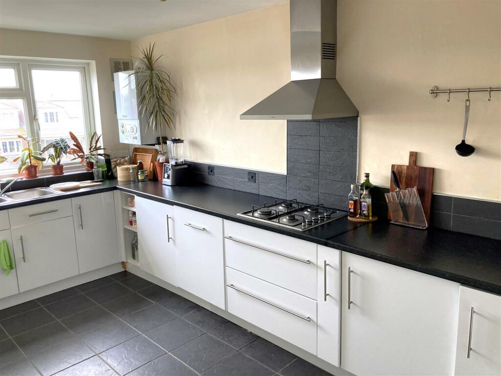 2 bedroom flat for sale in Victoria Road South, Southsea, PO5