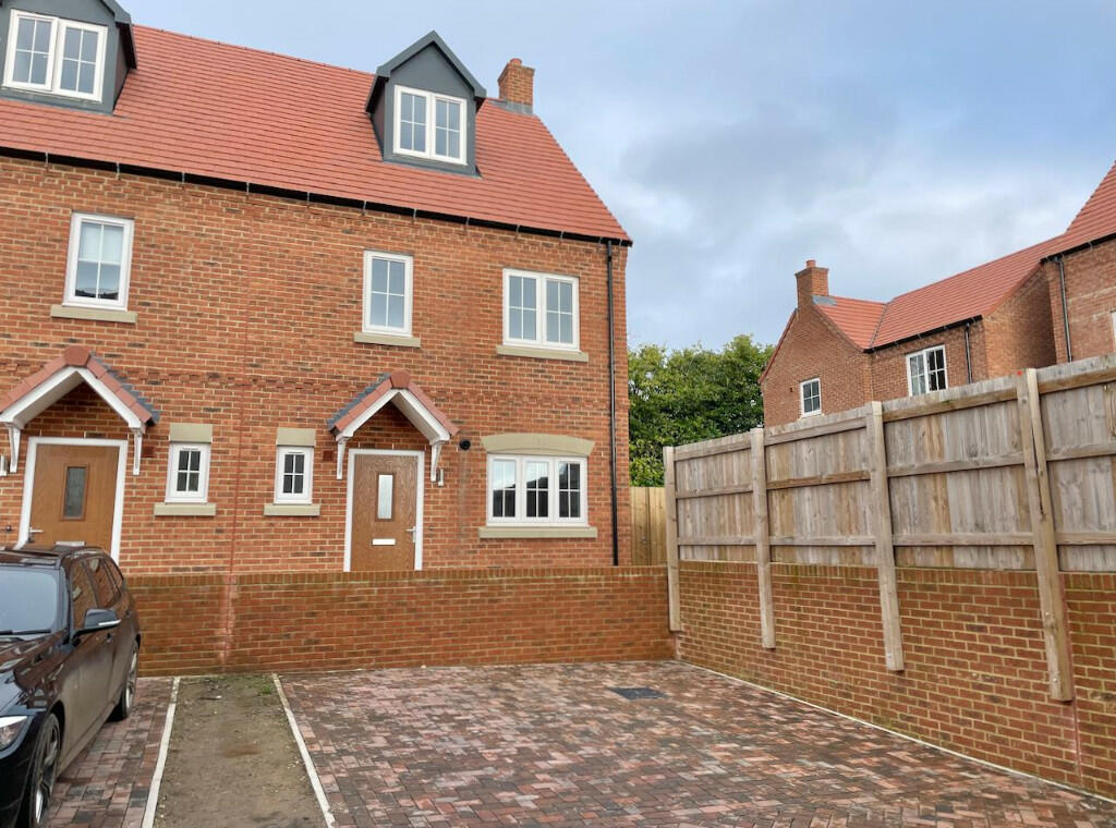 4 bedroom semidetached house for sale in 22 Wainds Field