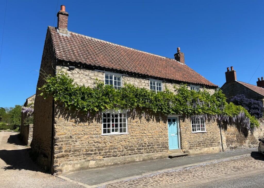 Main image of property: 14 High Market Place, Kirkbymoorside, YO62 6AX