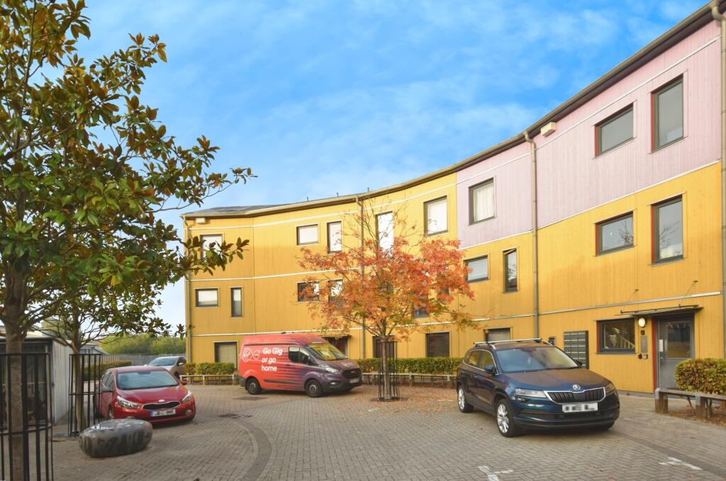 Main image of property: The Serpentine, Aylesbury, HP19