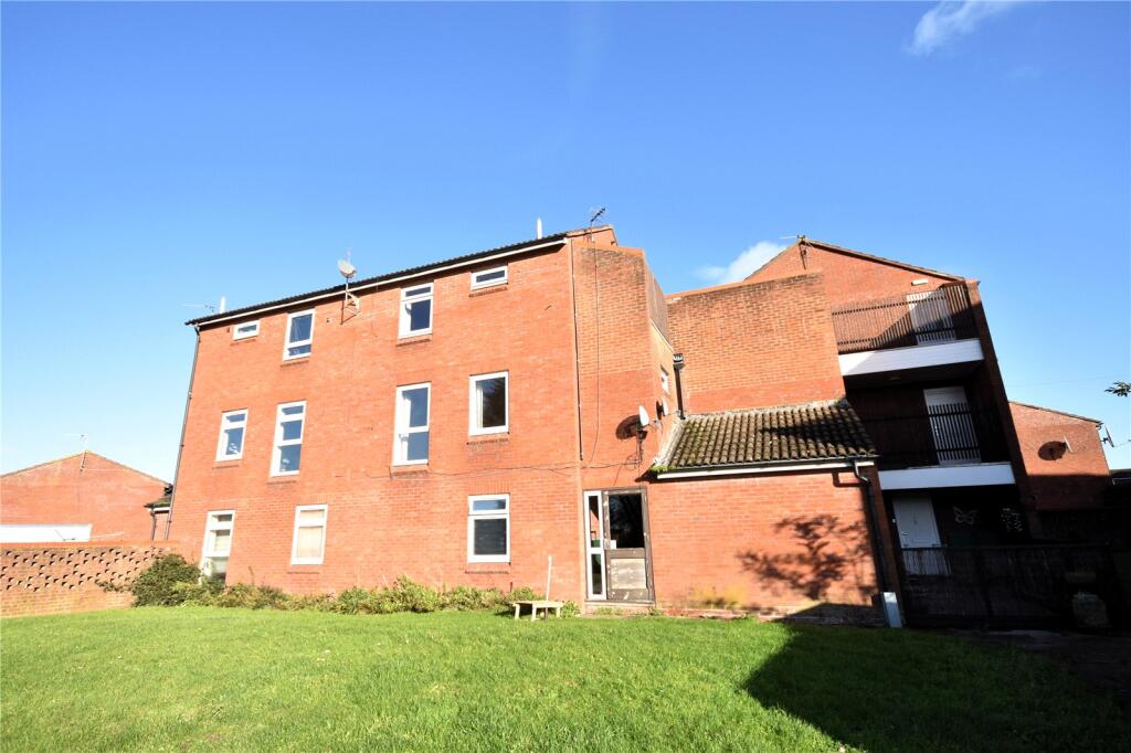 Main image of property: Kennet Close, Aylesbury, HP21