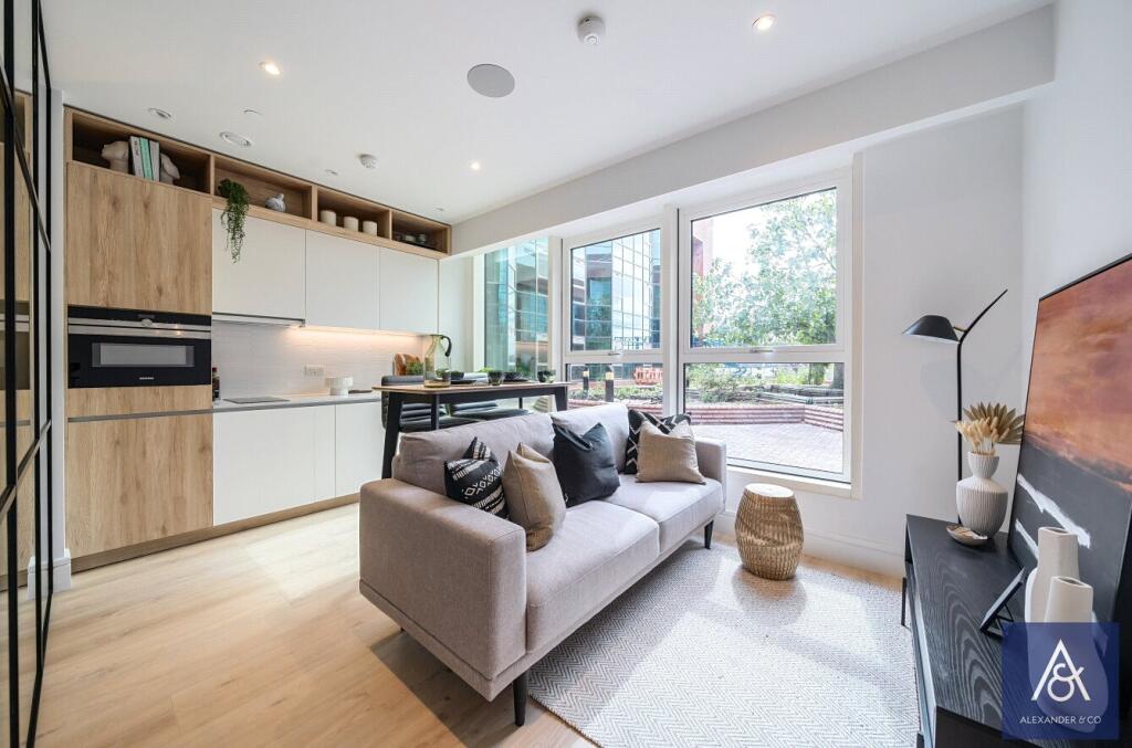 Main image of property: Walton Street, Aylesbury, Buckinghamshire, HP21