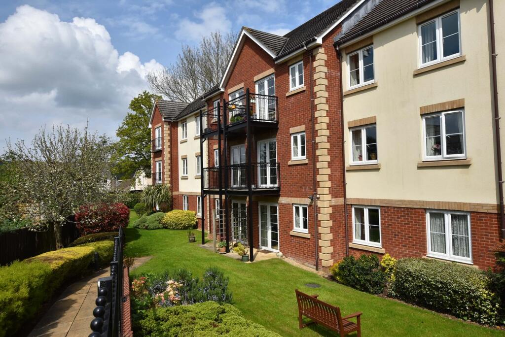 Main image of property: Silver Street, Nailsea, BS48